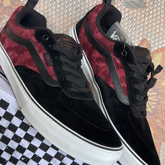 Vans WMNS Kyle Walker
Corduroy Tie-Dye/Black/White 
VN0A5JIEX4C
Sneakers - Picture 10 of 16